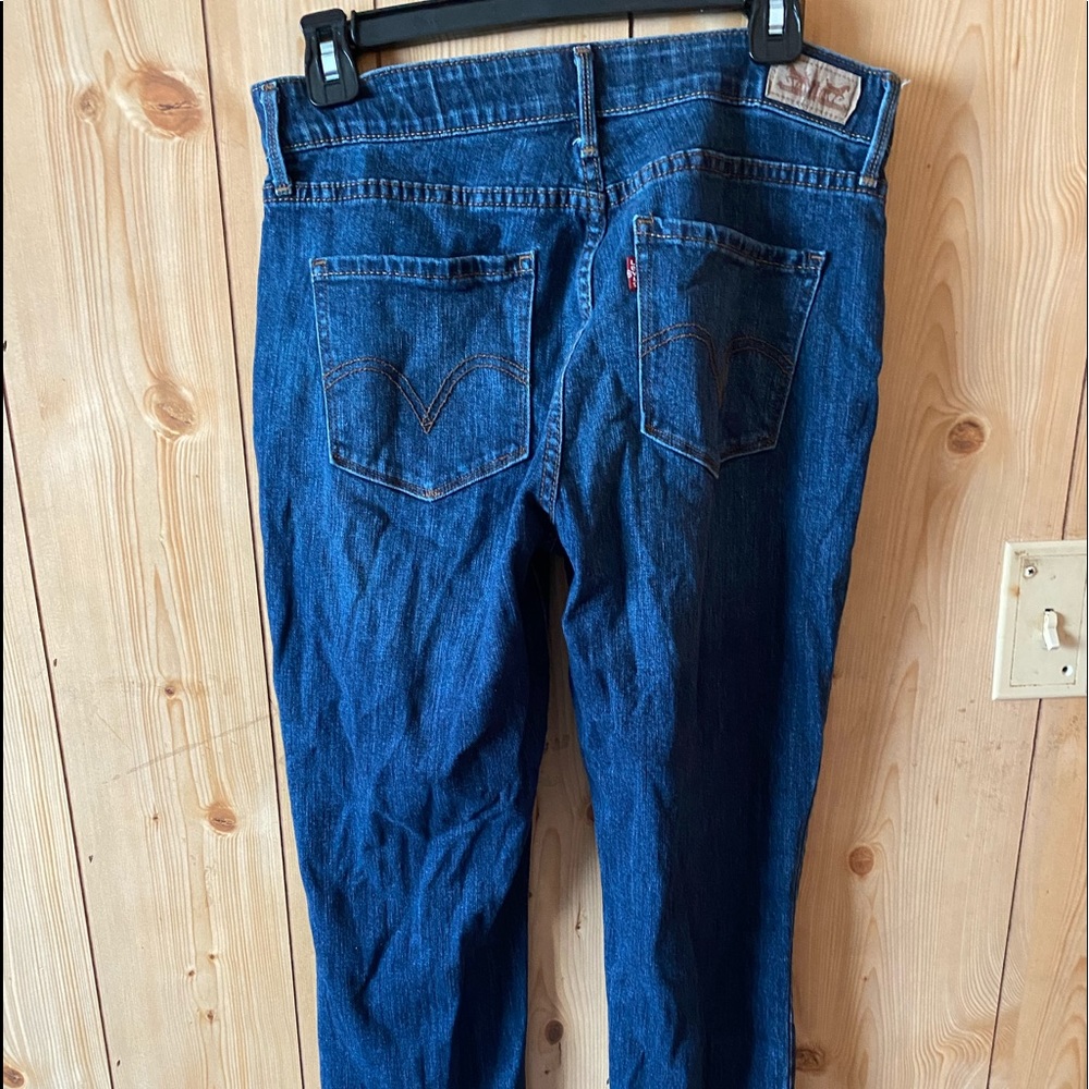 Perfect levies - Picture 2 of 3